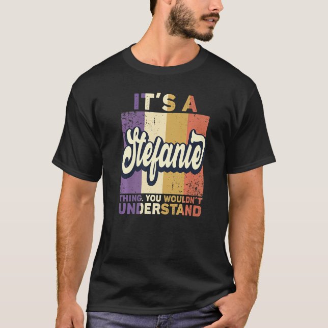 Camiseta Mens Chame Stefanie É uma coisa da Stefanie (Frente)