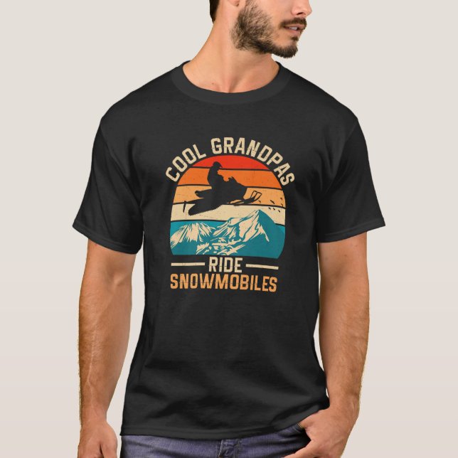 Camiseta Mens Cool Grandpas Ride Snowmobiles Retro Funny Wi (Frente)