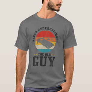 Camiseta Mens Cornhole Nunca Subestime A Antiga Fundição Da