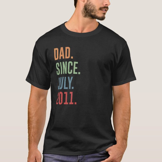 Camiseta Mens Dad Since July 2011 (Frente)