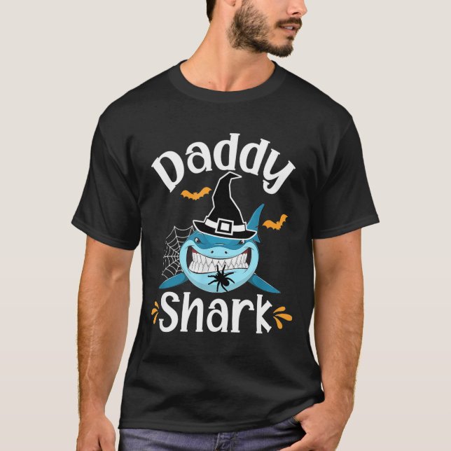 Camiseta Mens Daddy Shark Funny Halloween Daddy Announcemen (Frente)