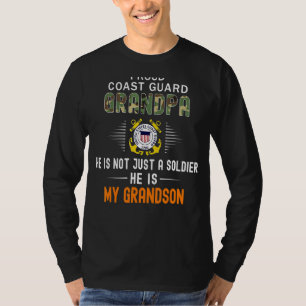 Camiseta Mens Ele É Um Soldado E Meu Avô É Uma Costa Orgulh