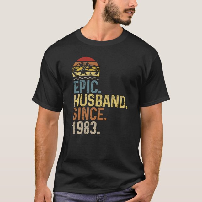 Camiseta Mens Epic Husband Desde 1983 Casamento Aniversário (Frente)