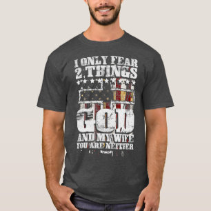 Camiseta Mens Eu Só Tenho Medo De Duas Coisas Que Deus E Mi