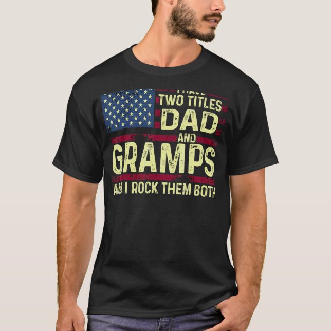 Camiseta Mens Eu Tenho Dois Pais De Títulos E Grampos Eu Os (Frente)
