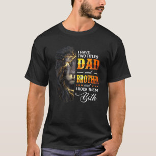 Camiseta Mens Eu Tenho Dois Títulos Pai E Irmão Lion Padre