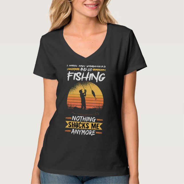 Camiseta Mens Fisherman I Have Two Daughters And Go Fishing (Frente)