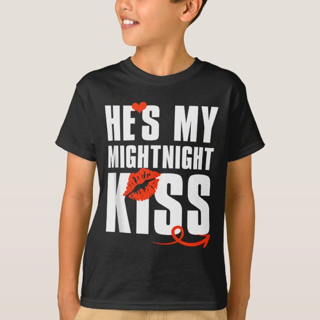 Camiseta Mens He's My Midnight Kiss Happy New Year Matching (Frente)