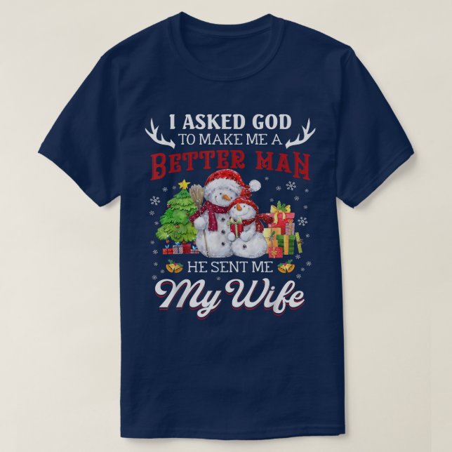 Camiseta Mens I Asked God To Make Me A Better Man He Sent M (Frente do Design)