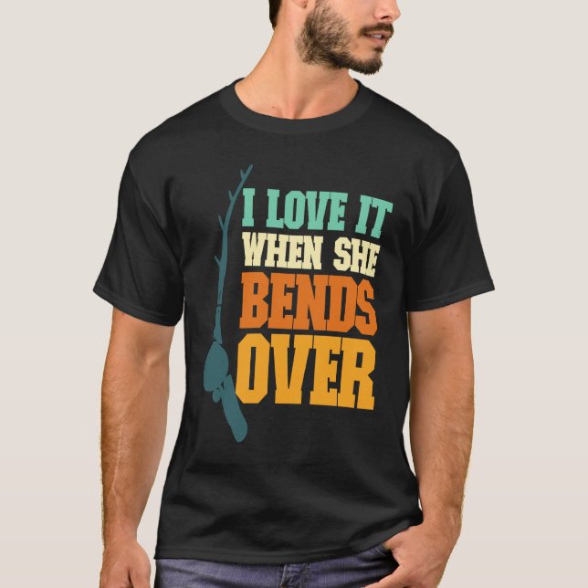 Camiseta Mens I Love It When She Bends Over Fisher Rod Fish (Frente)