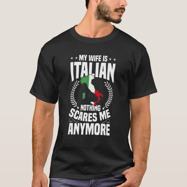 Camiseta Mens Itália Minha Esposa É Italiana Nada Me Assust (Frente)