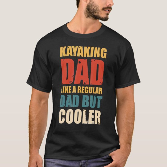 Camiseta Mens Kayaking Pai Como um Pai normal, mas mais fri (Frente)