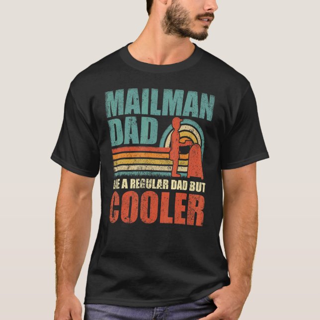 Camiseta Mens Mailman Pai Como Um Pai Regular Mas Fa Mais F (Frente)