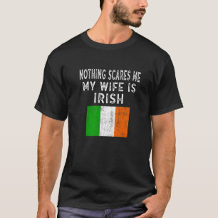 Camiseta Mens Minha Esposa É Irlandesa Nada Me Assusta Eng