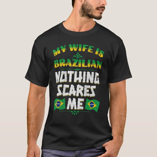 Camiseta Mens Minha Esposa É Patrimônio Brasileiro Raízes F (Frente)
