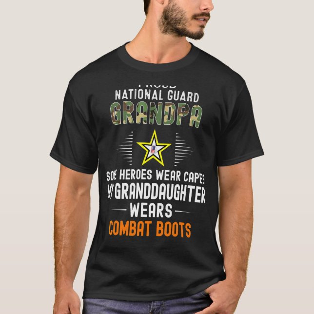 Camiseta Mens Minha neta Veste Combate Boots Nacional (Frente)