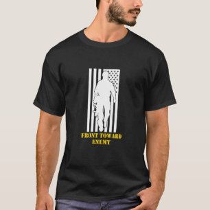 Camiseta Mens na frente em direção ao inimigo