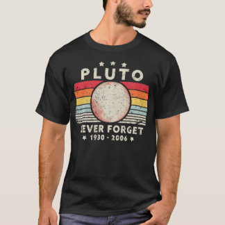 Camiseta Mens Never Forget Pluto Planet Retro Style Funny S