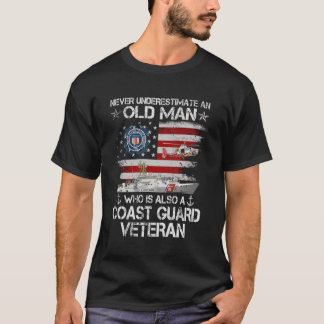 Camiseta Mens Never Underestimate An Old Man  Coast Guard G