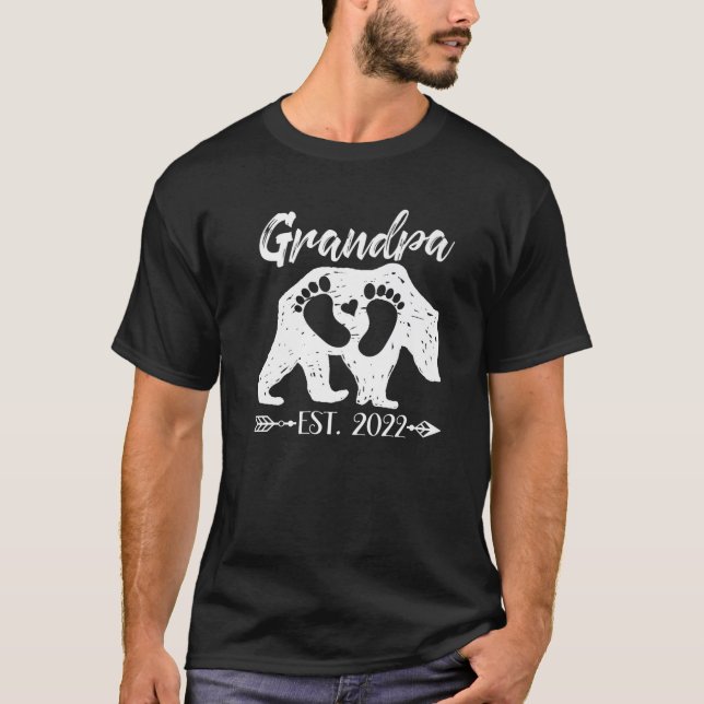 Camiseta Mens New Grandpa Bear Est 2022 Baby Shower Announc (Frente)