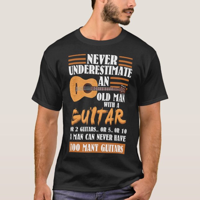 Camiseta Mens Nunca Subestimam O Velho Com Violão (Frente)