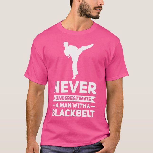 Camiseta Mens Nunca Subestimam Um Homem Cinturão Negro (Frente)