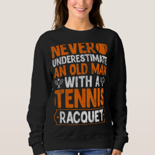 Camiseta Mens Nunca Subestimam Um Velho Com Tênis