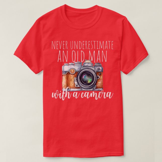 Camiseta Mens Nunca Subestimam Um Velho Com Uma Câmera (Frente do Design)