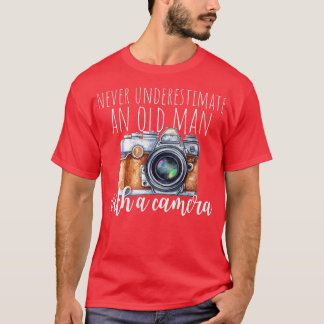 Camiseta Mens Nunca Subestimam Um Velho Com Uma Câmera