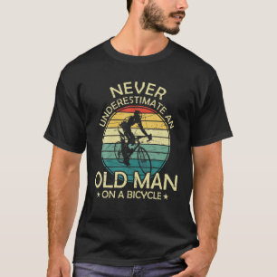 Camiseta Mens Nunca Subestimam Uma Cara Antiga Em Um Bicicl