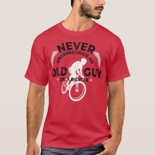 Camiseta Mens Nunca Subestimam Uma Cara Antiga Em Um Bicicl