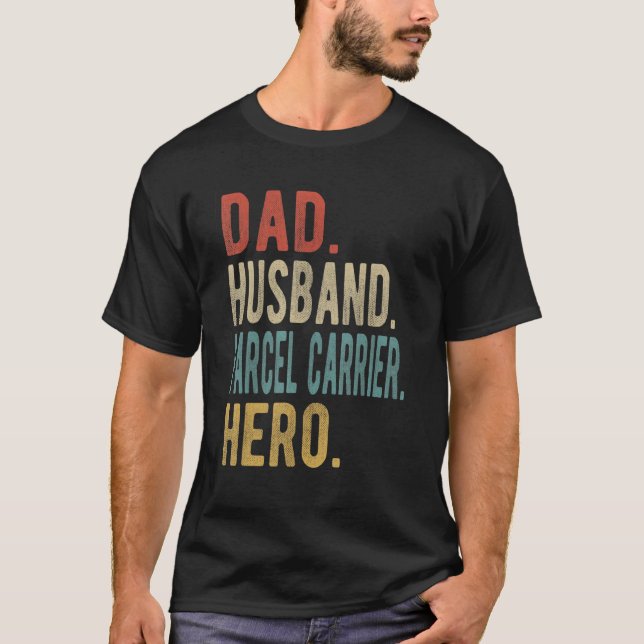 Camiseta Mens Pai Husband Parcel Carrier Hero (Frente)