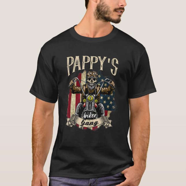 Camiseta Mens Pappy Biker Gang Flag Pappy Rides Bike (Frente)