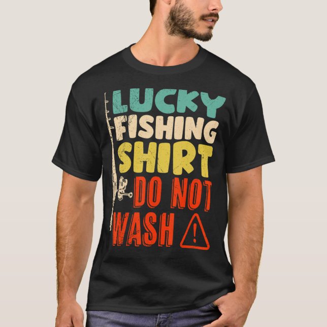 Camiseta Mens Pescendo Pai Anglês Dizendo Pesca Sortuda (Frente)