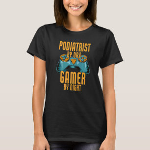 Camiseta Mens Podiatriz Por Dia Gamer Por Podi Noturno