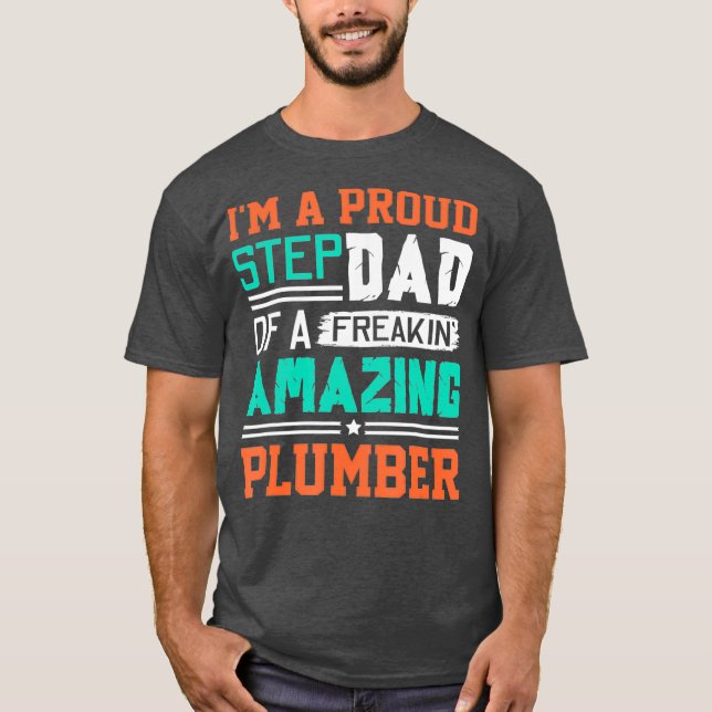 Camiseta Mens Proud Stepdad Of A Freakin Awesome Plumber (Frente)