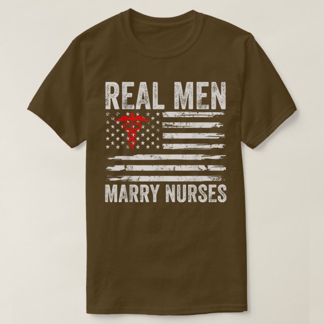 Camiseta Mens Real Men Casado Enfermeira Enfermeira Engraça (Frente do Design)