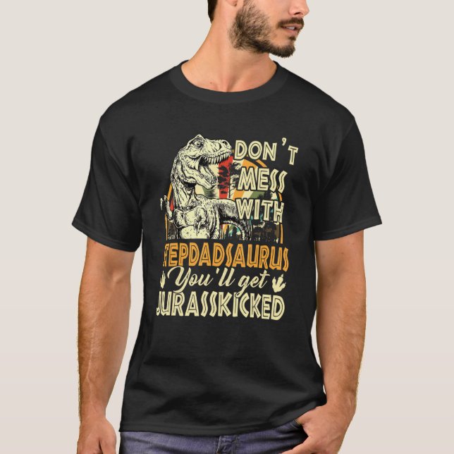 Camiseta Mens Retro Stepdad Rex Saurus Dia de os pais Chris (Frente)