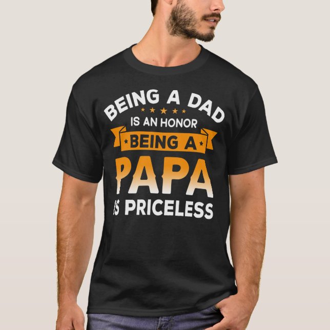 Camiseta Mens sendo um PAI é uma HONRA Ser um PAPA é (Frente)