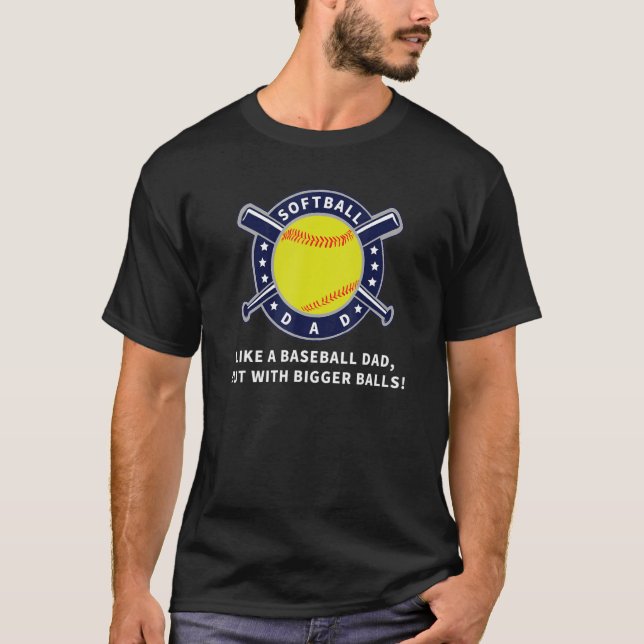 Camiseta Mens Softball Dad Just Like A Baseball Dad But Wit (Frente)
