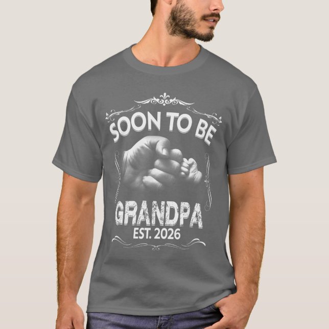 Camiseta Mens Soon to be Grandpa 2026 Pregnancy Announcemen (Frente)
