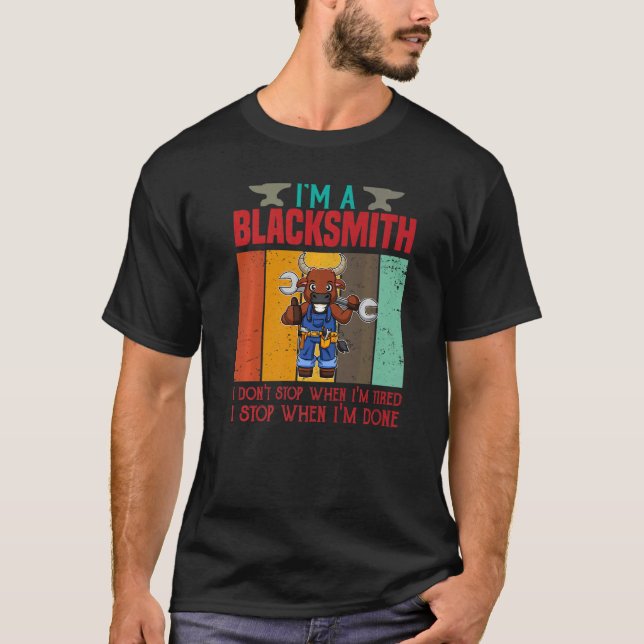 Camiseta Mens, sou um ferreiro, não paro quando estou cansa (Frente)