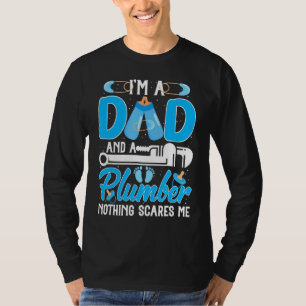 Camiseta Mens Sou Um Pai E Um Canalizador Nada Me Assusta.