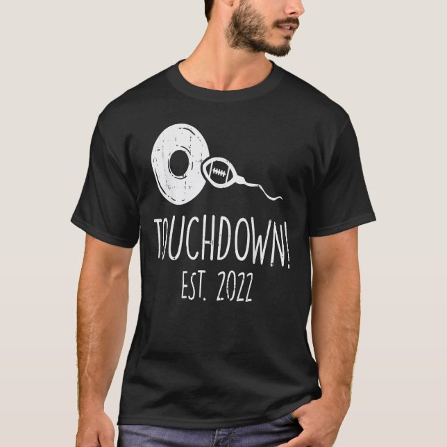 Camiseta Mens Touchdown Sperm Egg 2022 Funny Pregnancy Anno (Frente)