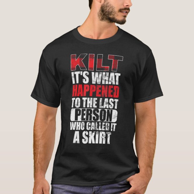 Camiseta Mens Tradicional Vestindo Cota Para Uma Cara De Qu (Frente)