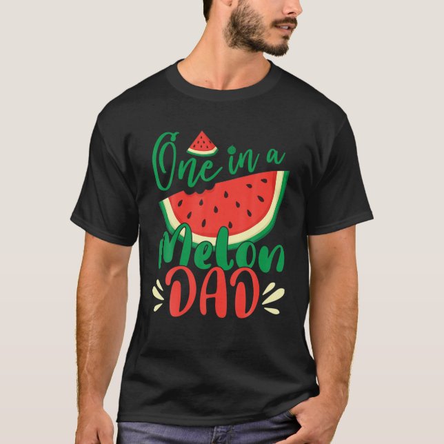 Camiseta Mens Um em Um Melão Pai Melão Melancia Aniversário (Frente)