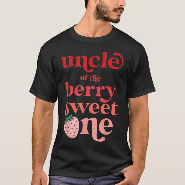 Camiseta Mens Uncle of the Berry Sweet One Strawberry First (Frente)