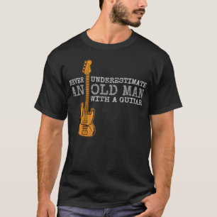 Camiseta Mens Vintage nunca subestima um Velho com