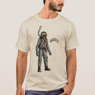 Camiseta Mergulhador Antigo Usando um Capacete de Mergulho