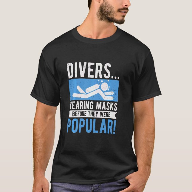 Camiseta Mergulhadores de Escafandro Divertidos Usando Másc (Frente)